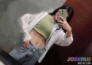  压抑不住躁动直接爬上床摸女儿逼逼揉捏女儿奶子